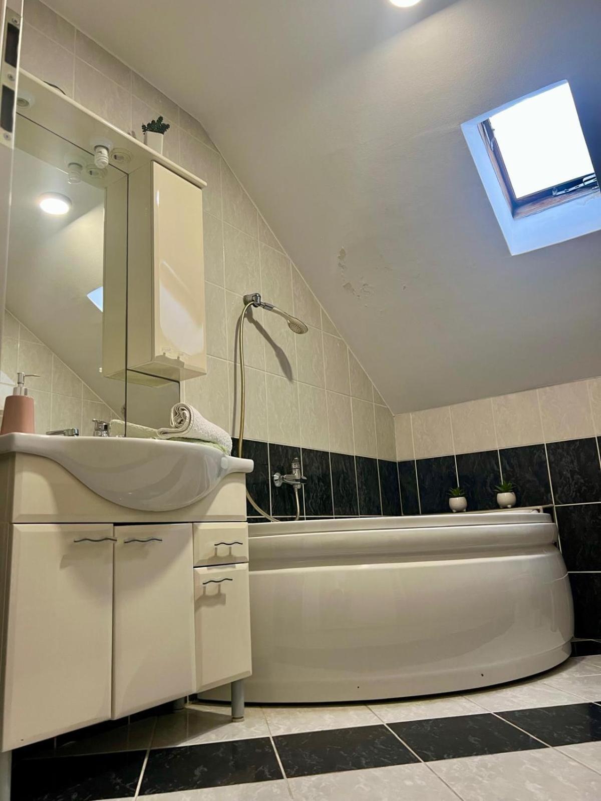 Guest House Ruza Tenja Luaran gambar